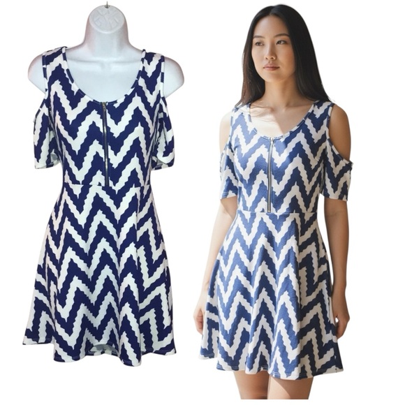 Espresso Dresses & Skirts - Espresso Cold Shoulder Blue White Chevron Print Short Dress - Medium